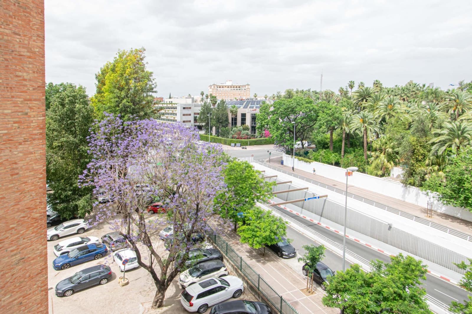 5 bedroom Flat for sale in Seville city with garage - € 495,000 (Ref: 9726713)