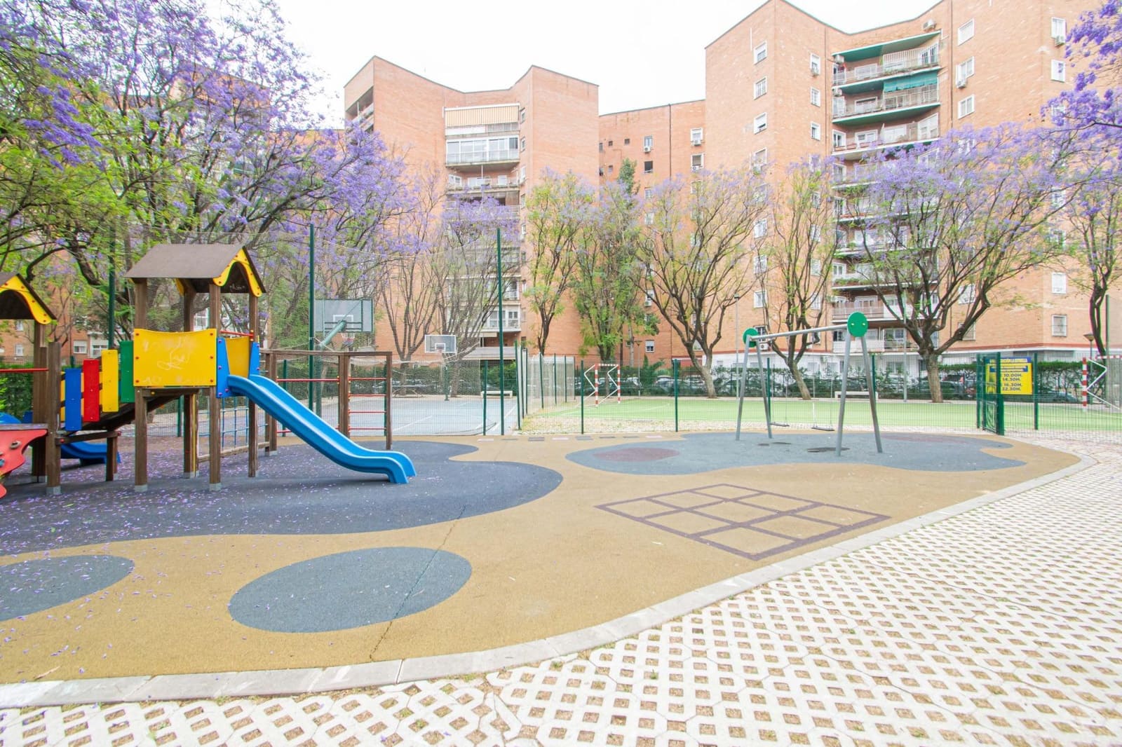 5 bedroom Flat for sale in Seville city with garage - € 495,000 (Ref: 9726713)