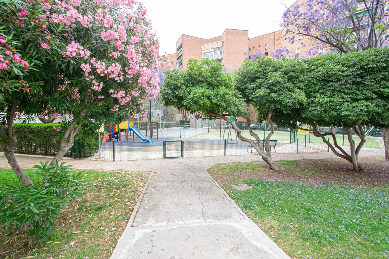 5 bedroom Flat for sale in Seville city with garage - € 495,000 (Ref: 9726713)