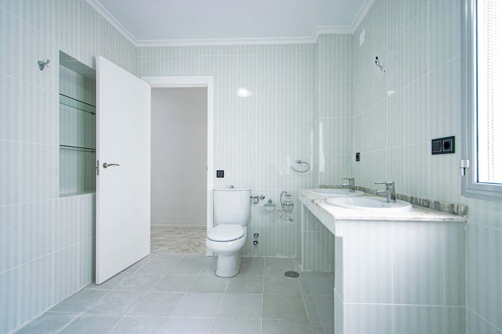 4 bedroom Townhouse for sale in Seville city with garage - € 595,000 (Ref: 9726715)