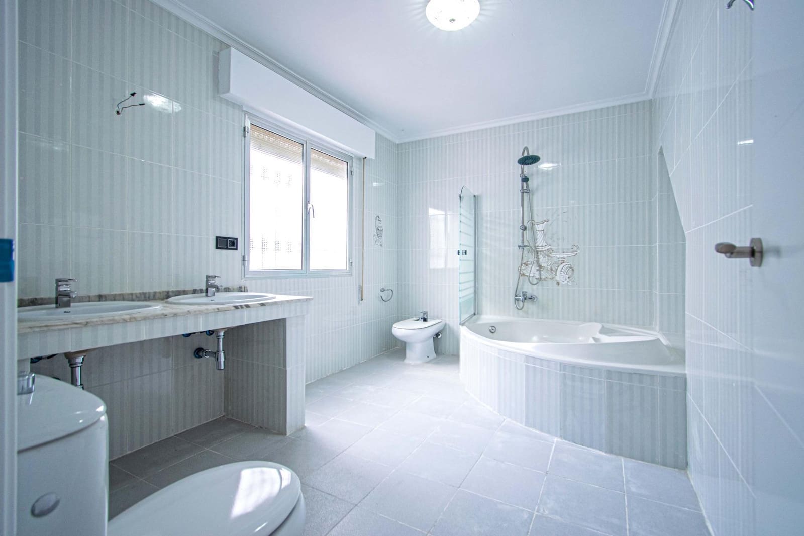 5 bedroom Townhouse for sale in Seville city with garage - € 595,000 (Ref: 9726715)