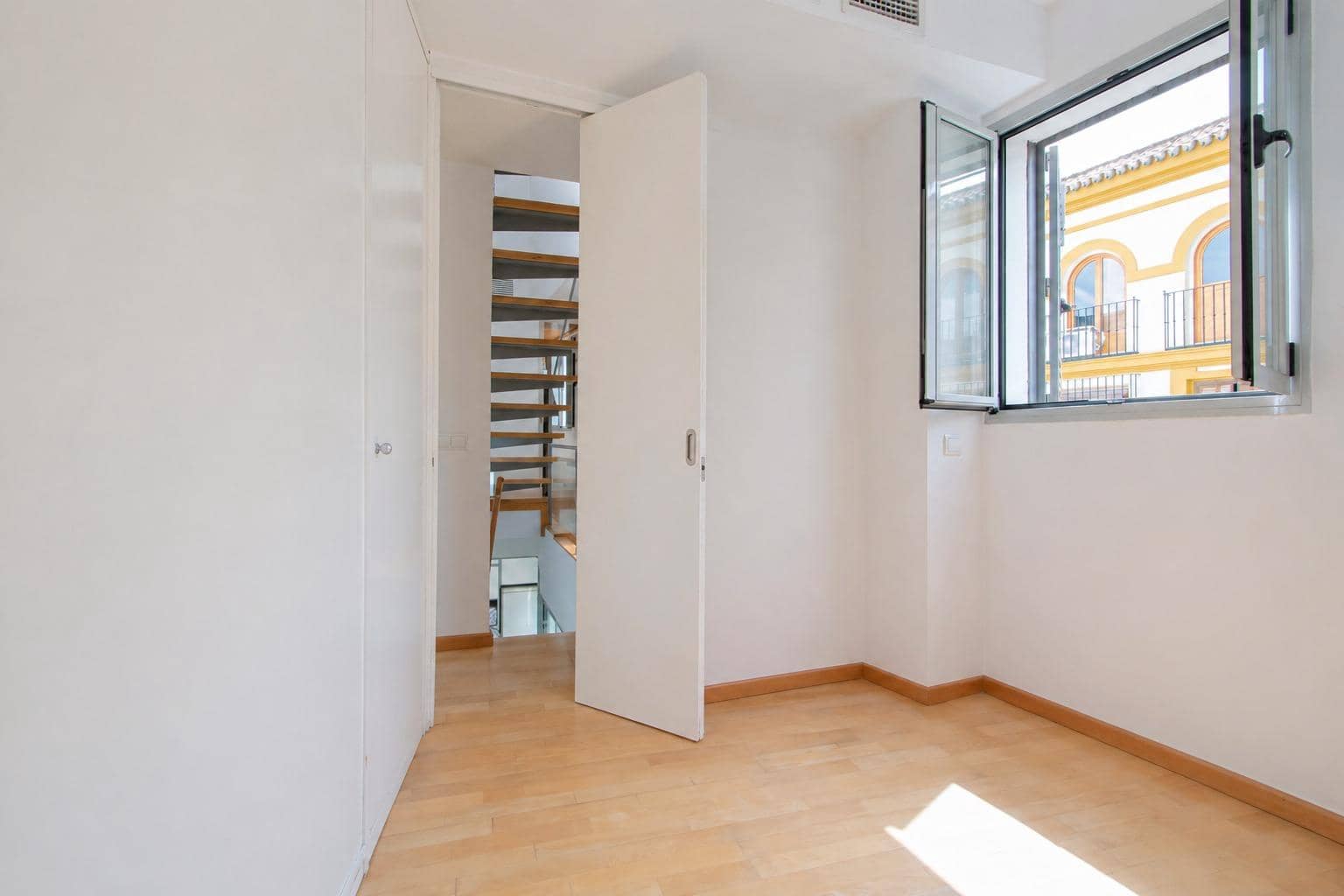 2 bedroom Townhouse for sale in Seville city with garage - € 450,000 (Ref: 9733939)