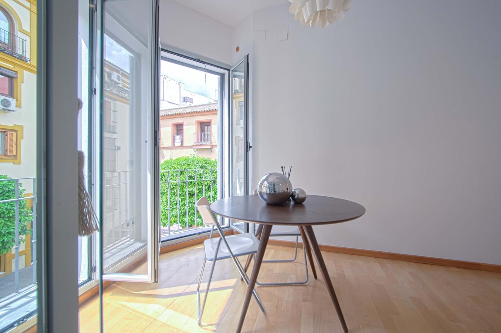 2 bedroom Townhouse for sale in Seville city with garage - € 450,000 (Ref: 9733939)
