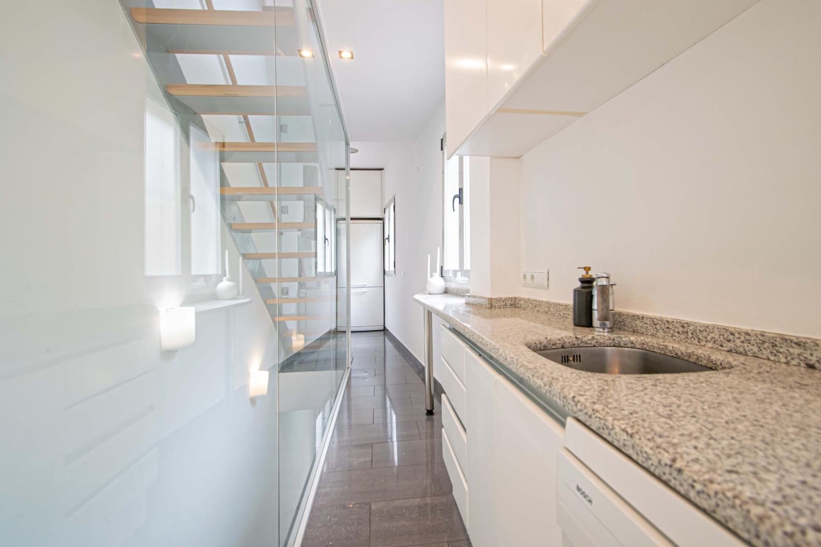 2 bedroom Townhouse for sale in Seville city with garage - € 450,000 (Ref: 9733939)