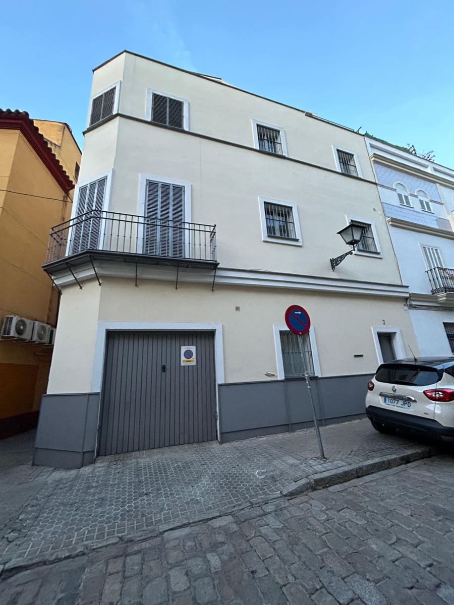 2 bedroom Townhouse for sale in Seville city with garage - € 450,000 (Ref: 9733939)