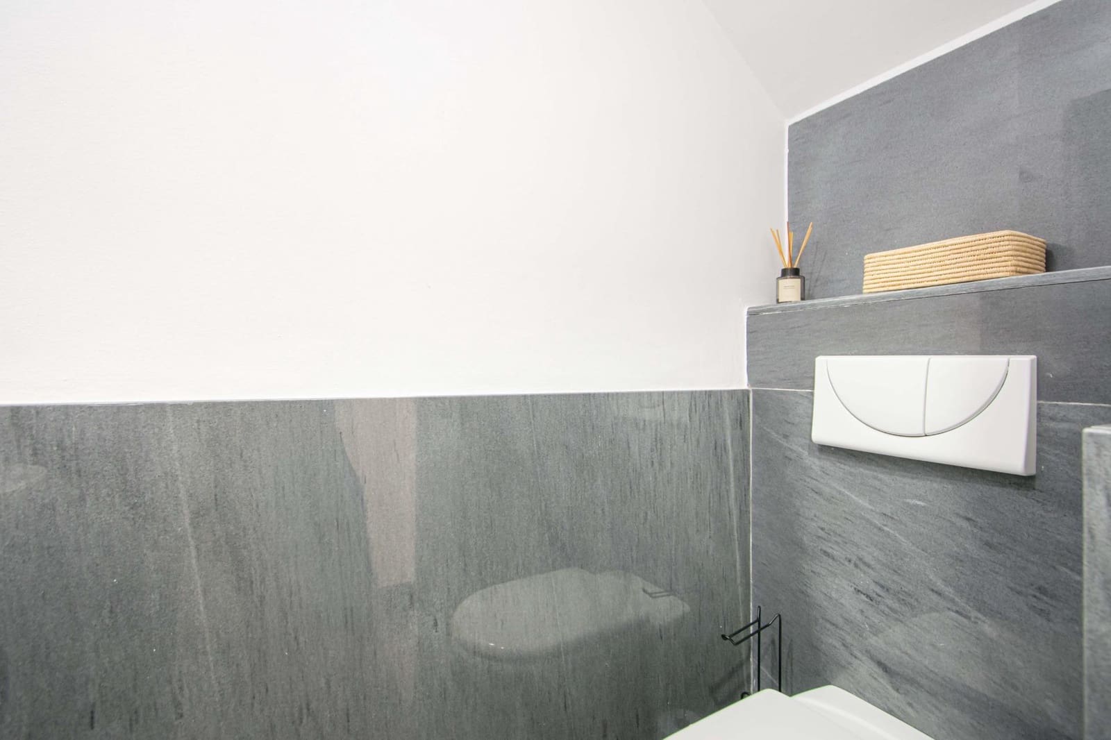 2 bedroom Townhouse for sale in Seville city with garage - € 450,000 (Ref: 9733939)