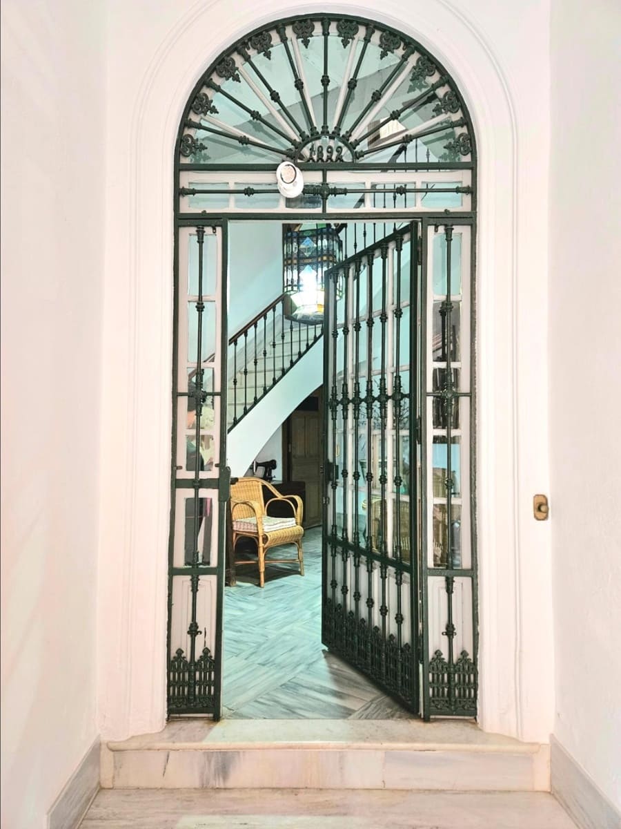 5 bedroom Townhouse for sale in Seville city with garage - € 1,495,000 (Ref: 9733940)