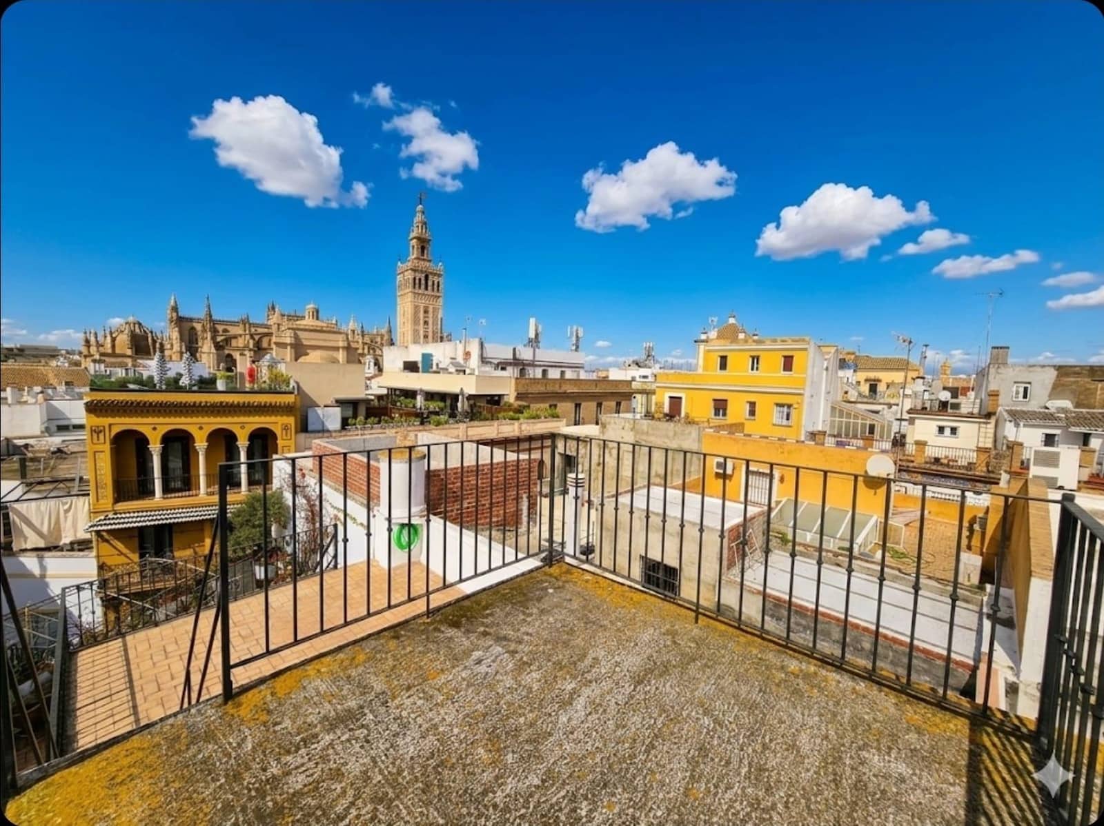 5 bedroom Townhouse for sale in Seville city with garage - € 1,495,000 (Ref: 9733940)