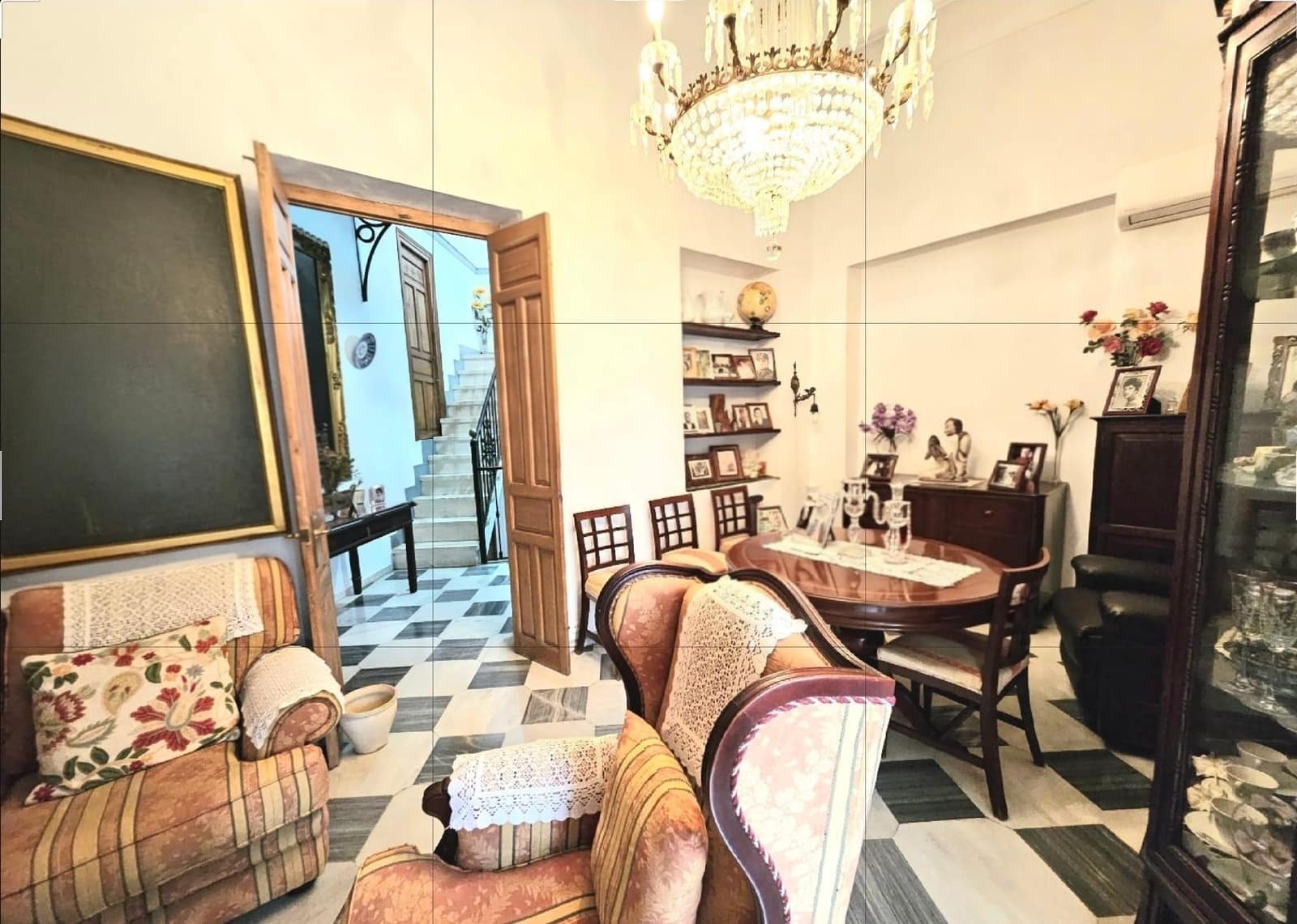 5 bedroom Townhouse for sale in Seville city with garage - € 1,495,000 (Ref: 9733940)