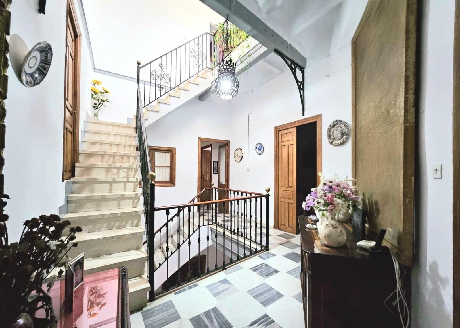 5 bedroom Townhouse for sale in Seville city with garage - € 1,495,000 (Ref: 9733940)