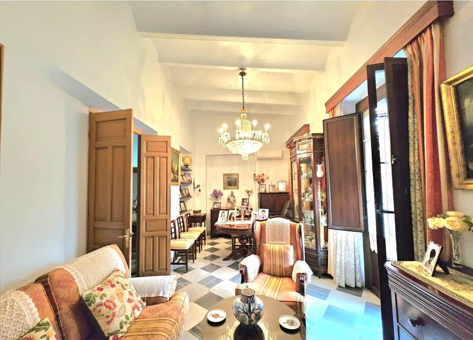 5 bedroom Townhouse for sale in Seville city with garage - € 1,495,000 (Ref: 9733940)