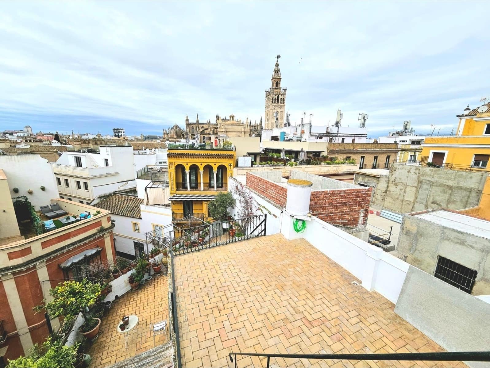 5 bedroom Townhouse for sale in Seville city with garage - € 1,495,000 (Ref: 9733940)