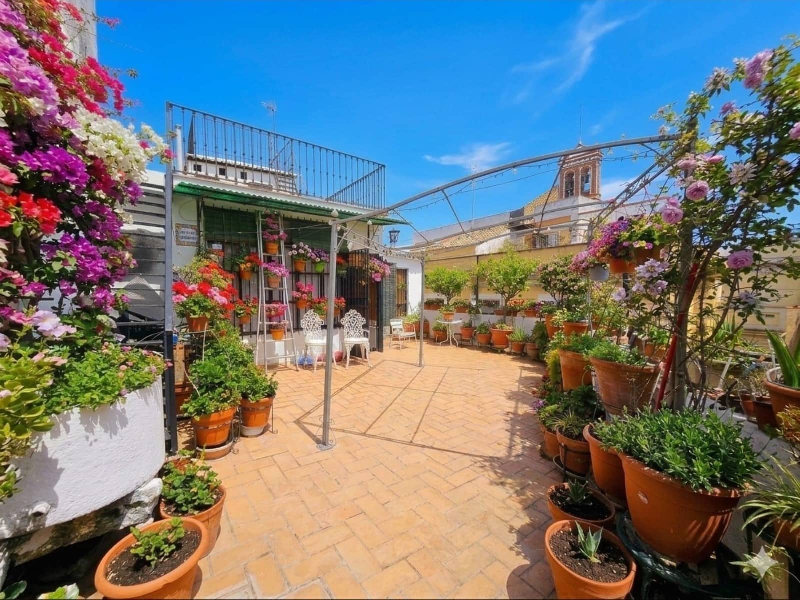 5 bedroom Townhouse for sale in Seville city with garage - € 1,495,000 (Ref: 9733940)