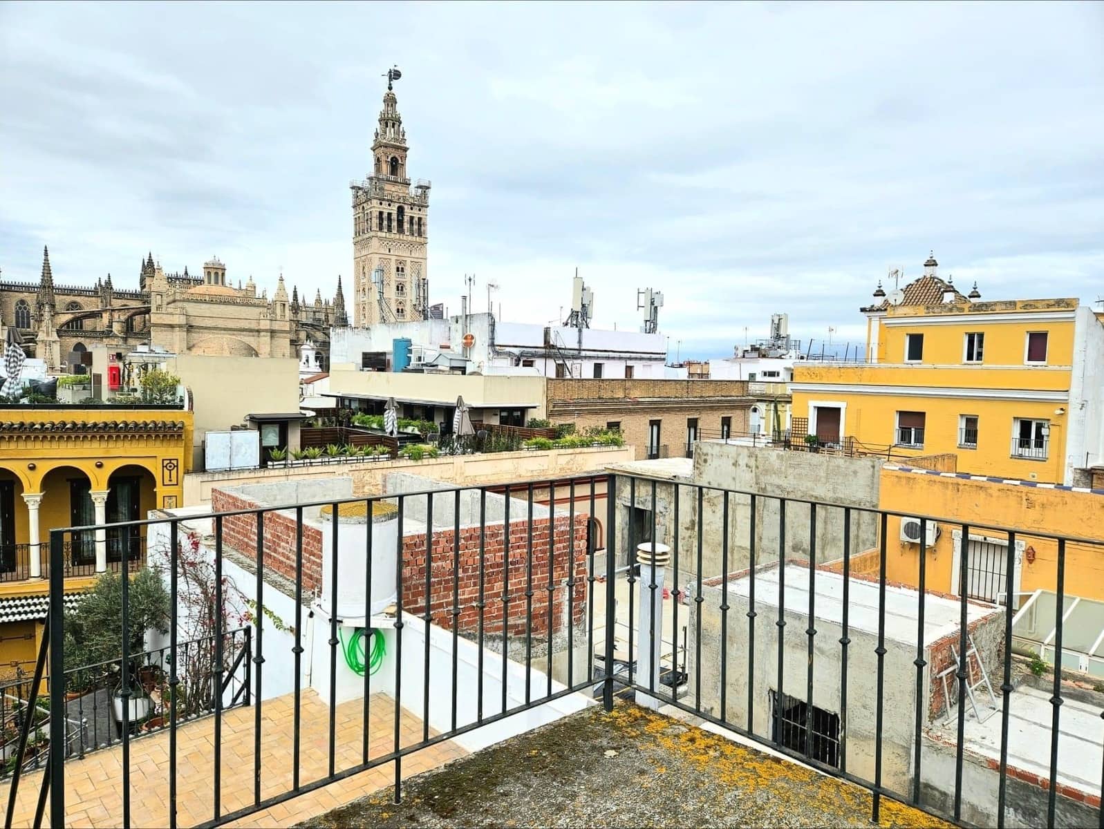 5 bedroom Townhouse for sale in Seville city with garage - € 1,495,000 (Ref: 9733940)