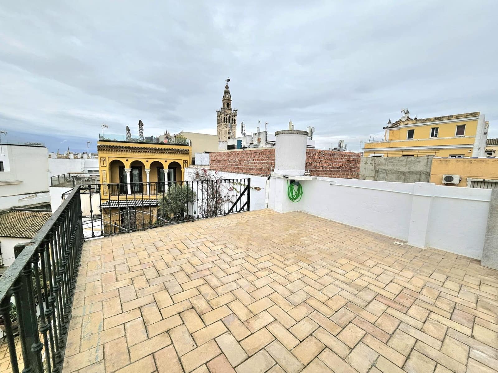 5 bedroom Townhouse for sale in Seville city with garage - € 1,495,000 (Ref: 9733940)