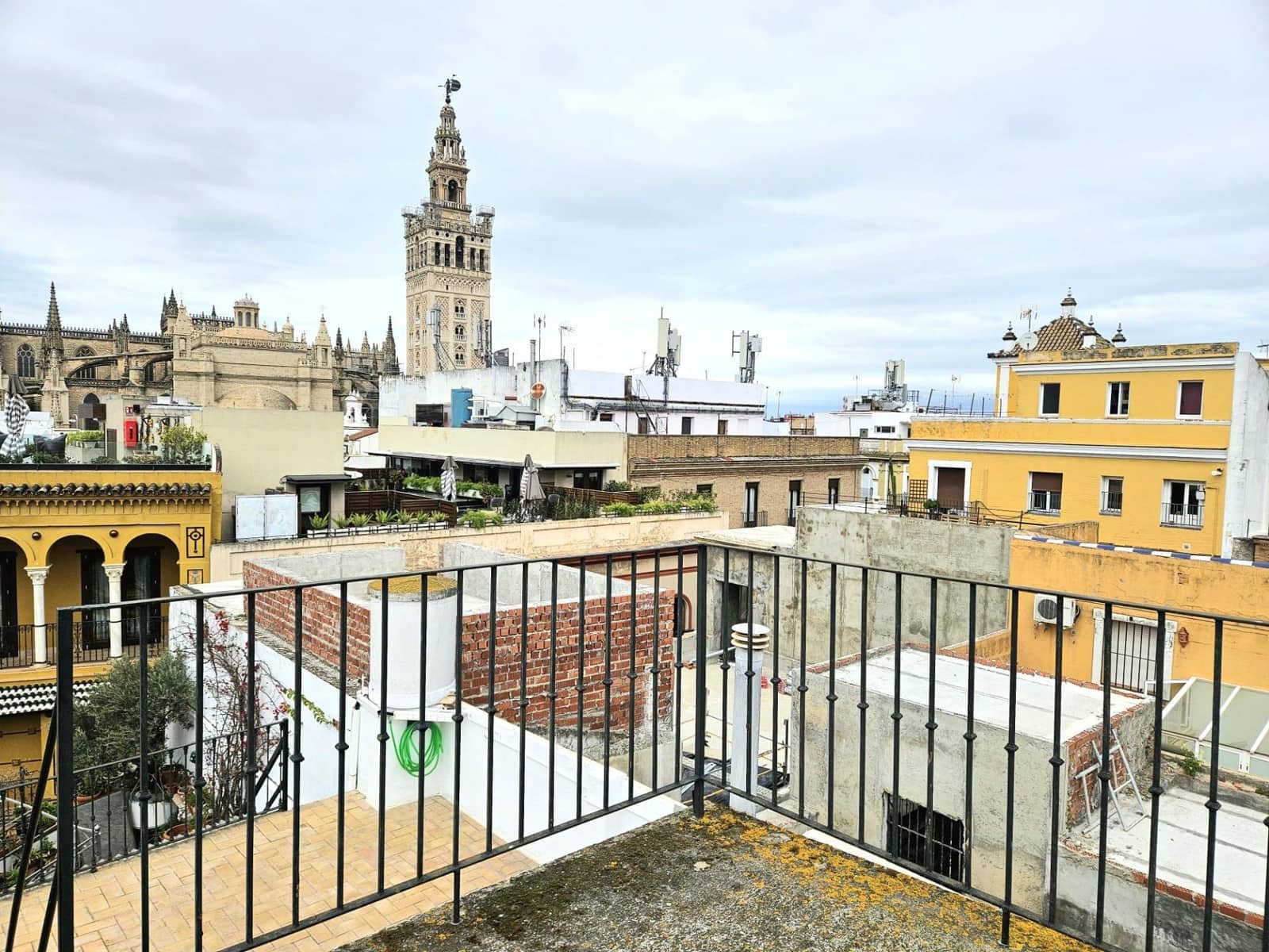 5 bedroom Townhouse for sale in Seville city with garage - € 1,495,000 (Ref: 9733940)