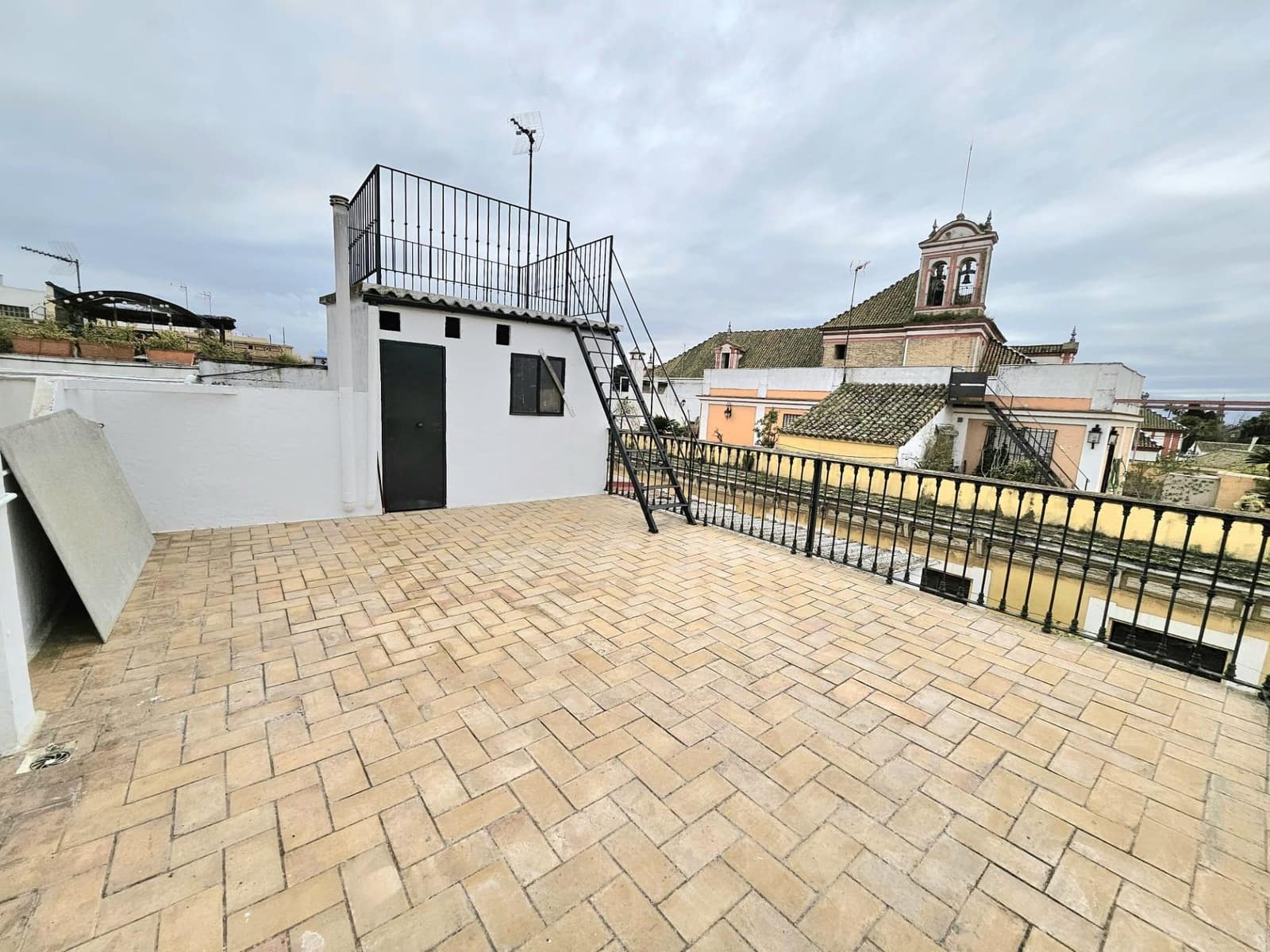 5 bedroom Townhouse for sale in Seville city with garage - € 1,495,000 (Ref: 9733940)