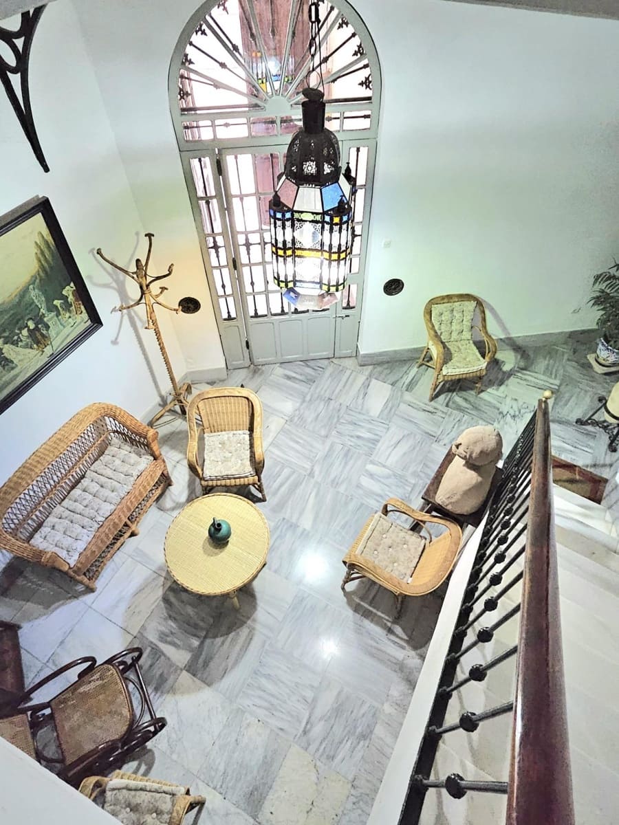 5 bedroom Townhouse for sale in Seville city with garage - € 1,495,000 (Ref: 9733940)