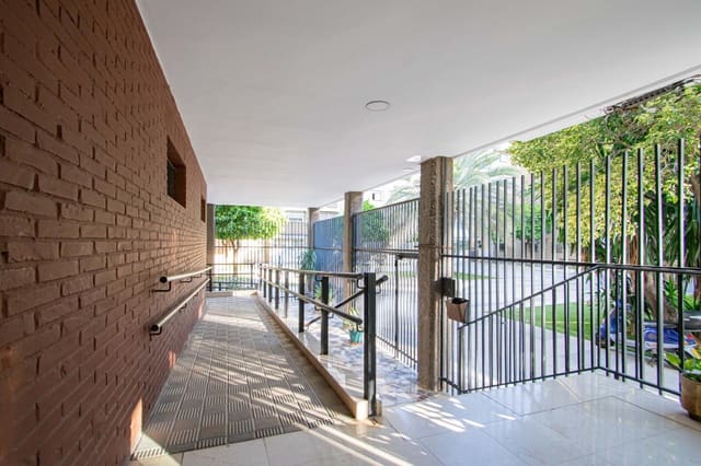 4 Zimmer Wohnung zu verkaufen in Sevilla Stadt - 432.000 € (Ref: 9735657)