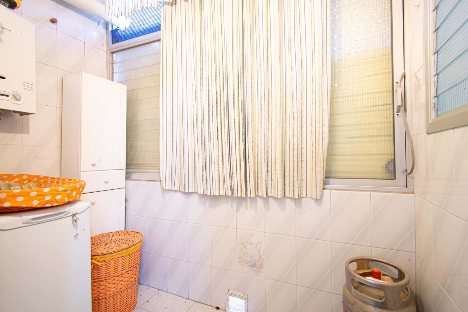 4 bedroom Flat for sale in Seville city - € 138,000 (Ref: 9735658)