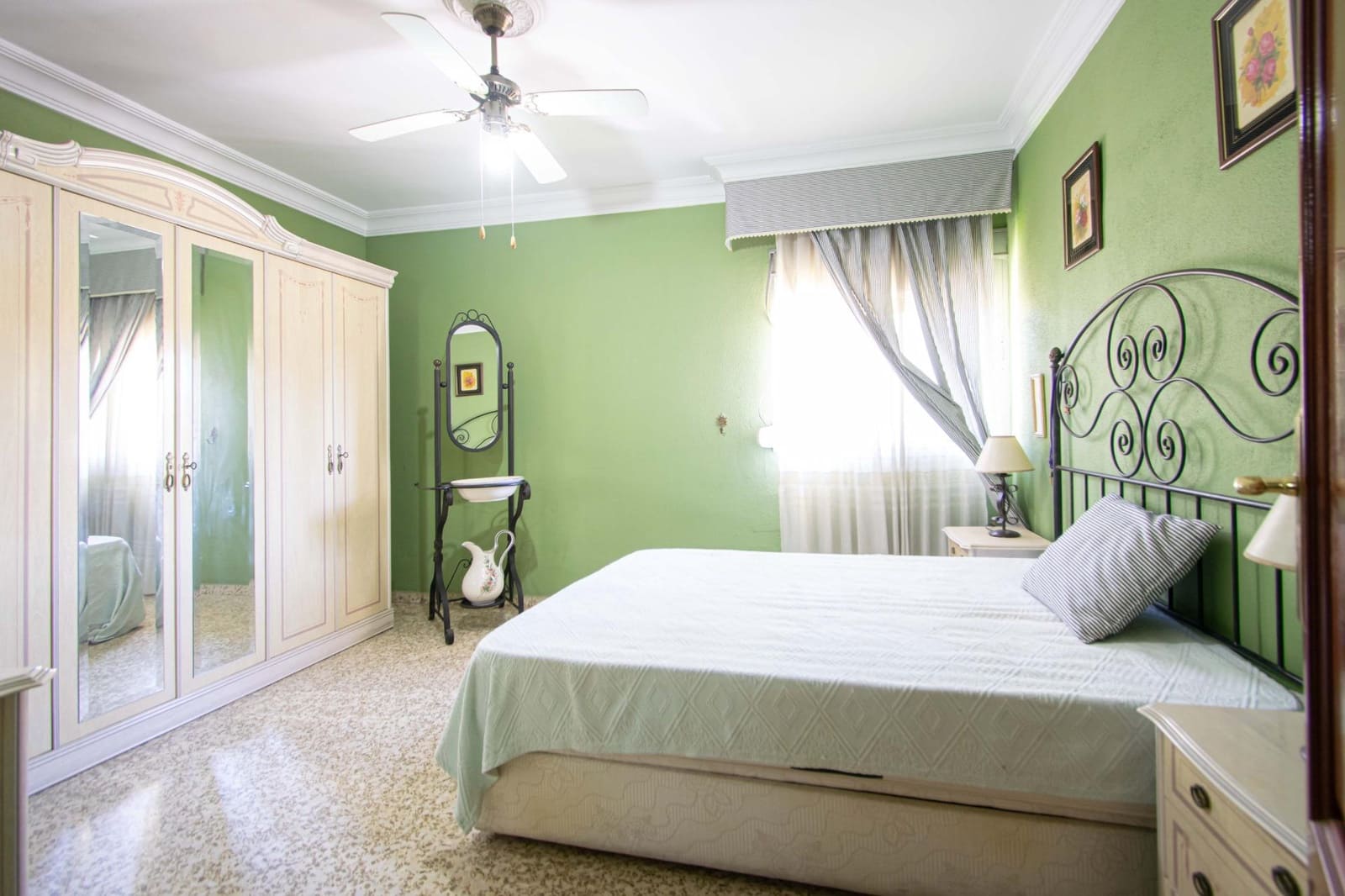 4 bedroom Flat for sale in Seville city - € 138,000 (Ref: 9735658)