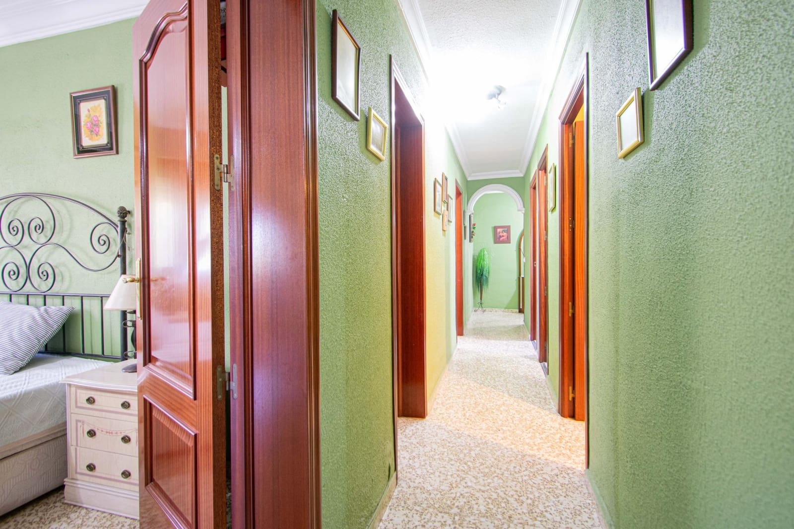 4 bedroom Flat for sale in Seville city - € 138,000 (Ref: 9735658)