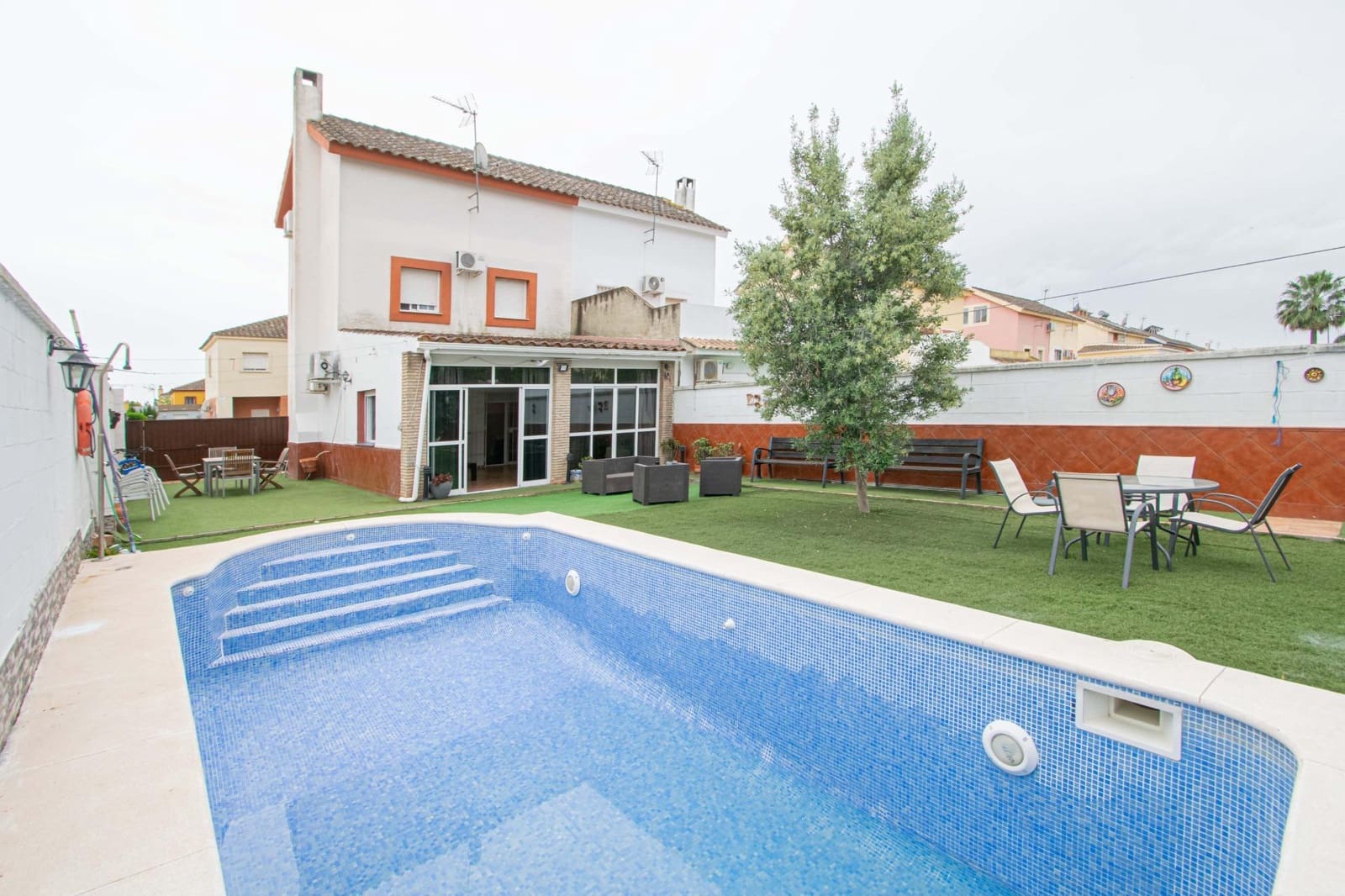 3 soverom Kjedet enebolig til salgs i Almensilla med svømmebasseng - € 320 000 (Ref: 9759050)