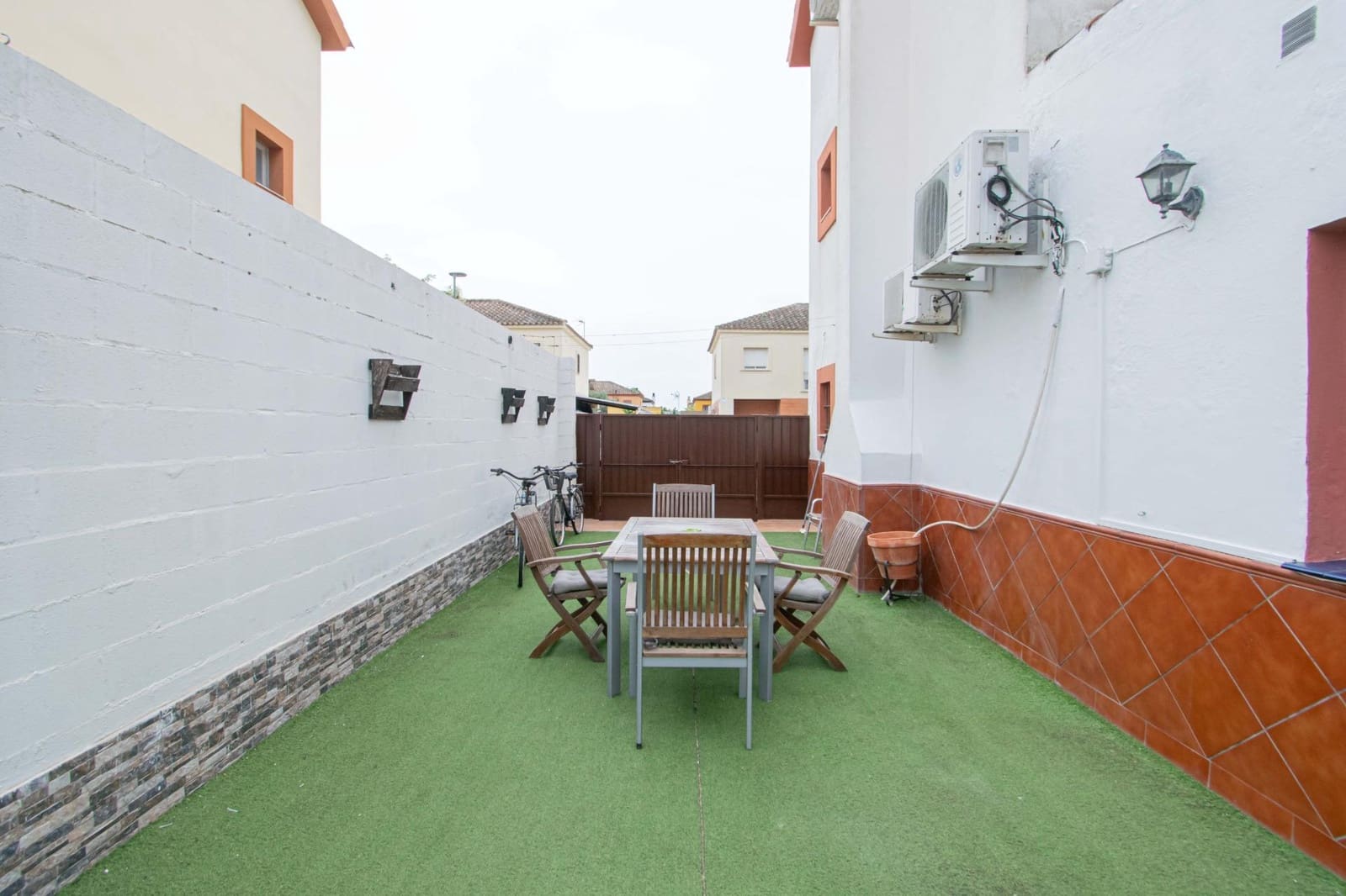 3 soverom Kjedet enebolig til salgs i Almensilla med svømmebasseng - € 320 000 (Ref: 9759050)