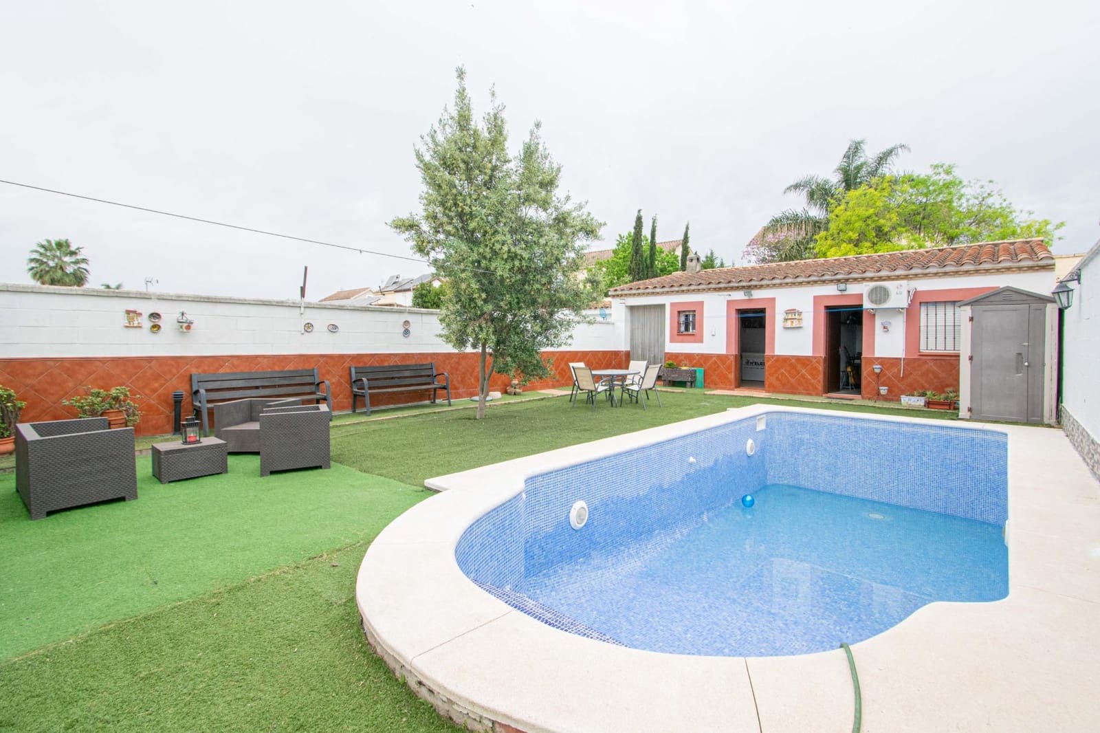 3 soverom Kjedet enebolig til salgs i Almensilla med svømmebasseng - € 320 000 (Ref: 9759050)