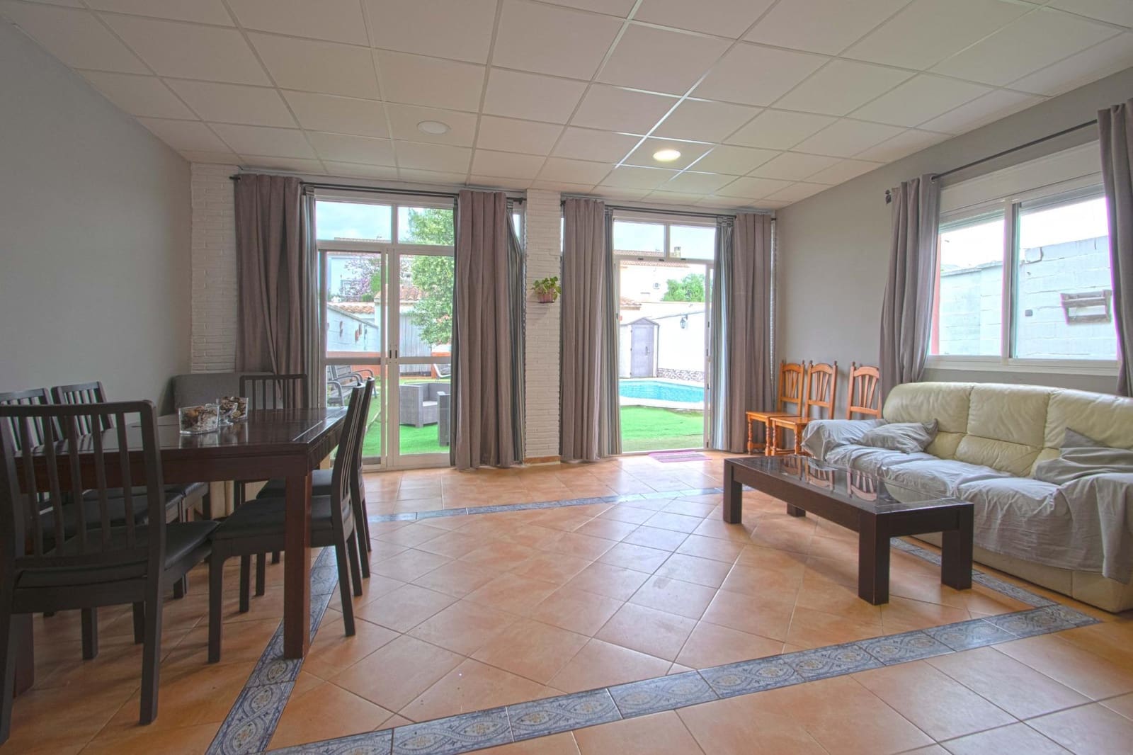 3 soverom Kjedet enebolig til salgs i Almensilla med svømmebasseng - € 320 000 (Ref: 9759050)