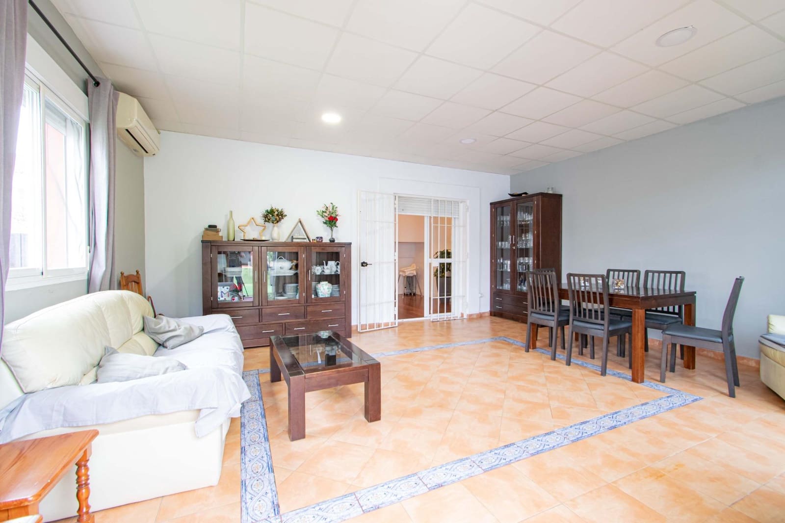 3 soverom Kjedet enebolig til salgs i Almensilla med svømmebasseng - € 320 000 (Ref: 9759050)