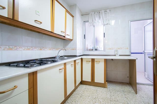 Piso de 3 habitaciones en Sevilla ciudad en venta - 200.000 € (Ref: 9770714)