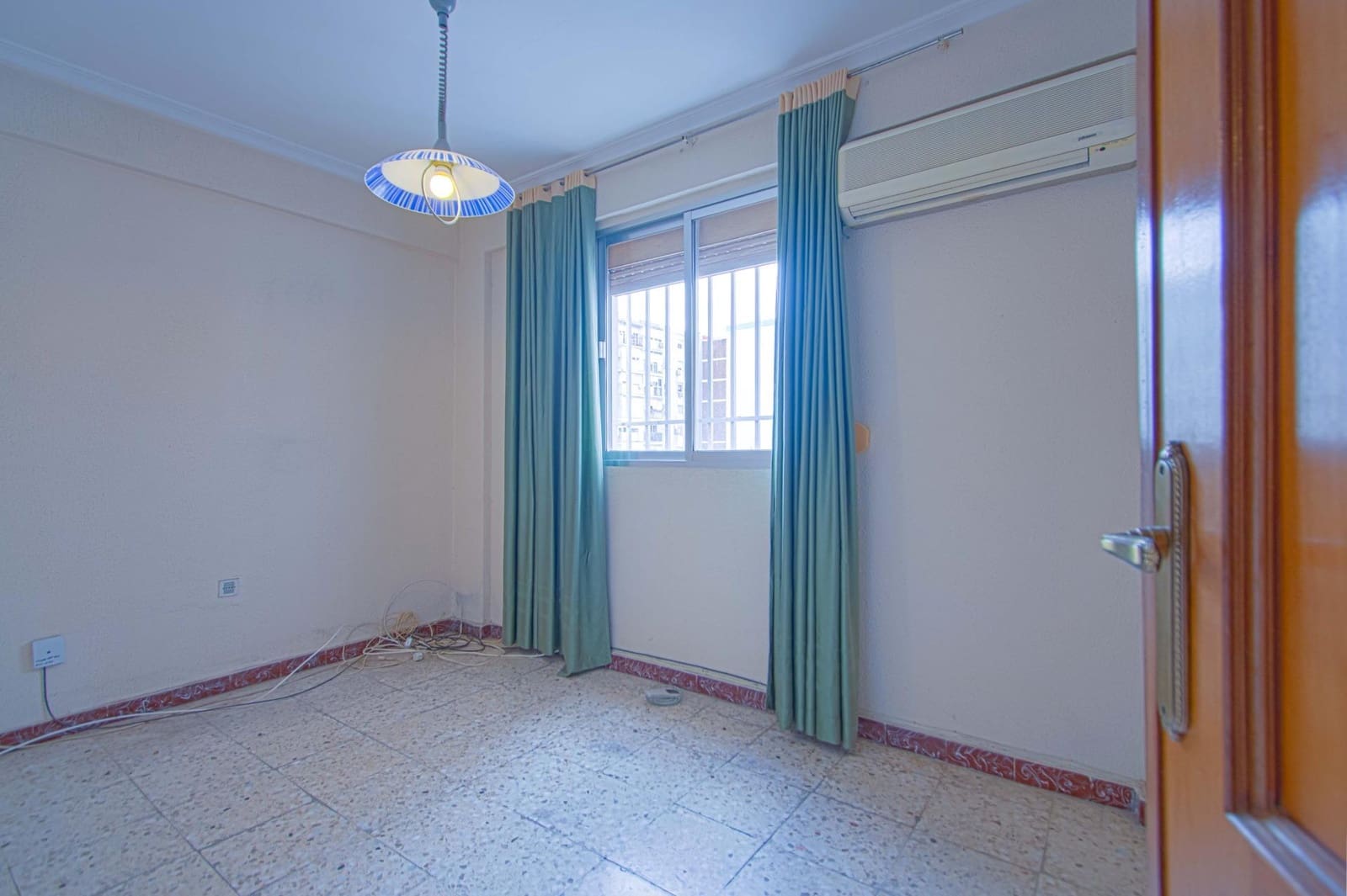 Piso de 3 habitaciones en Sevilla ciudad en venta - 200.000 € (Ref: 9770714)
