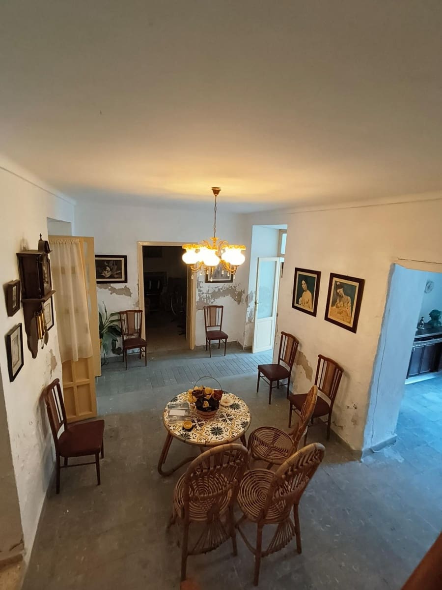 6 bedroom Townhouse for sale in El Saucejo with garage - € 80,000 (Ref: 9770717)