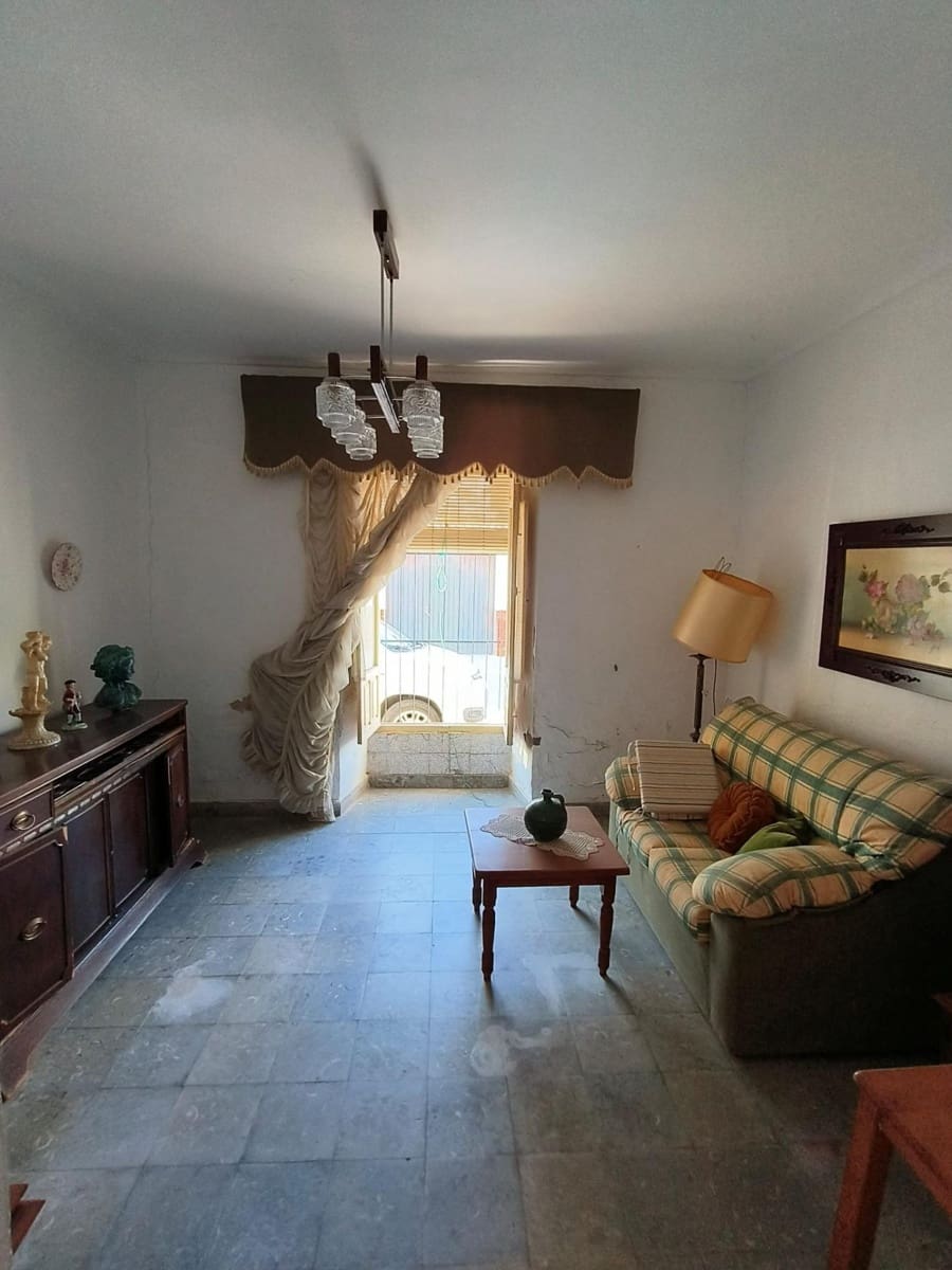 6 bedroom Townhouse for sale in El Saucejo with garage - € 80,000 (Ref: 9770717)
