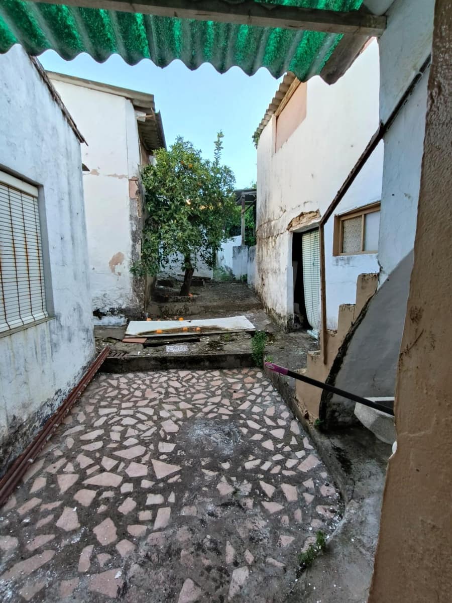 6 bedroom Townhouse for sale in El Saucejo with garage - € 80,000 (Ref: 9770717)