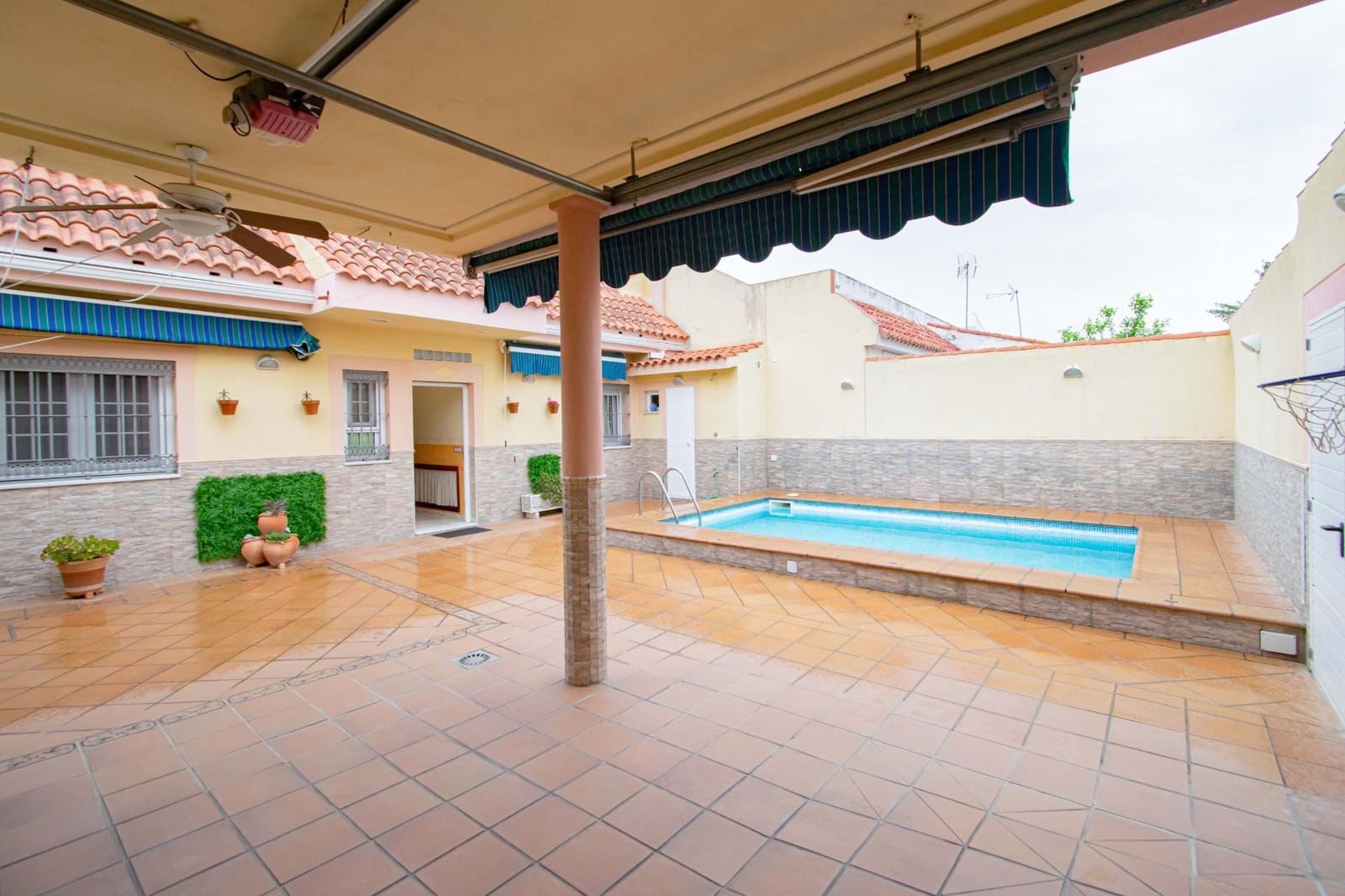 3 camera da letto Villa in vendita in Castilleja de la Cuesta con piscina - 295.000 € (Rif: 9773142)