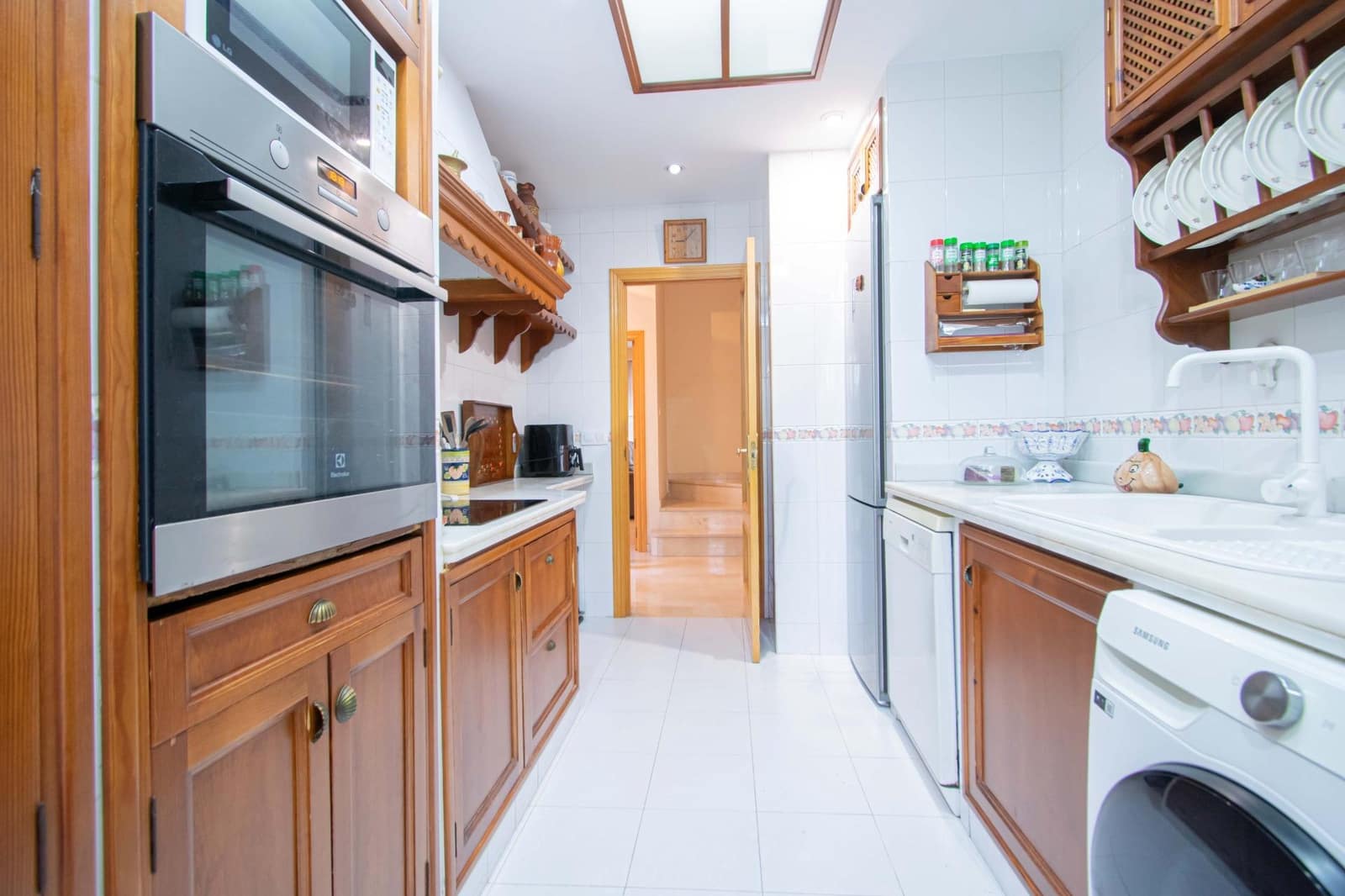 4 bedroom Semi-detached Villa for sale in Mairena del Aljarafe - € 335,000 (Ref: 9773145)