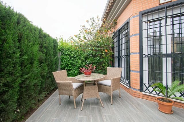 4 bedroom Semi-detached Villa for sale in Mairena del Aljarafe - € 335,000 (Ref: 9773145)