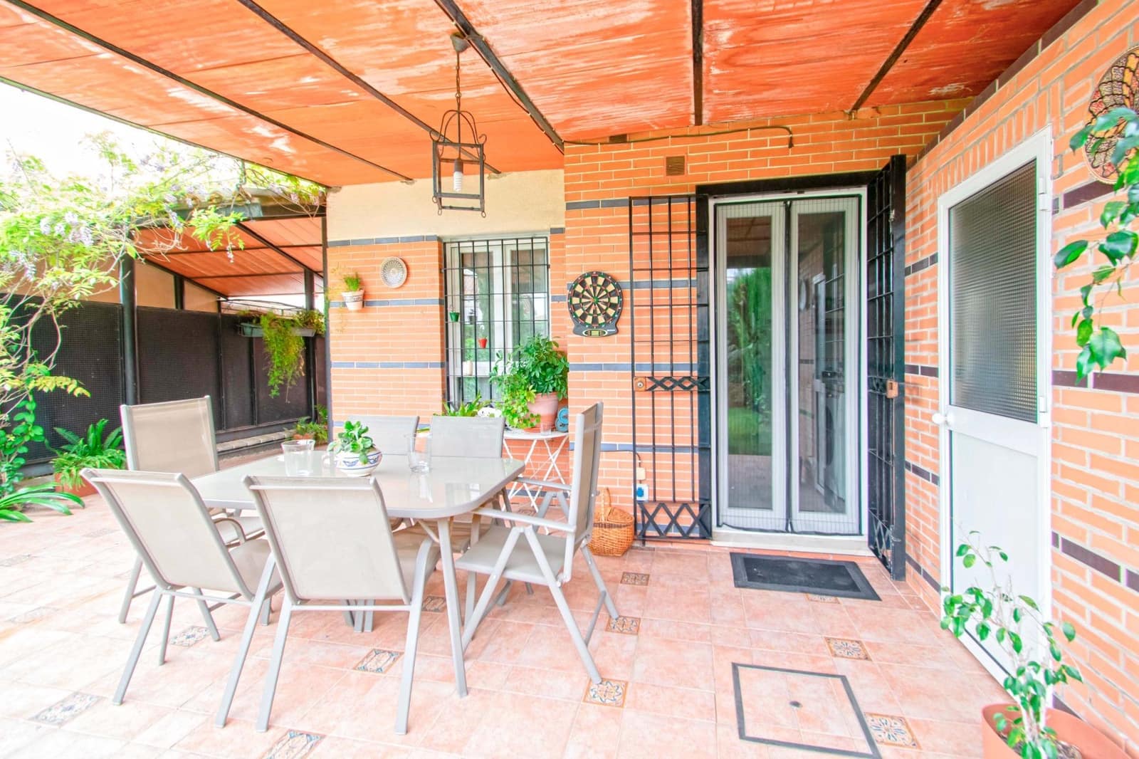 4 bedroom Semi-detached Villa for sale in Mairena del Aljarafe - € 335,000 (Ref: 9773145)