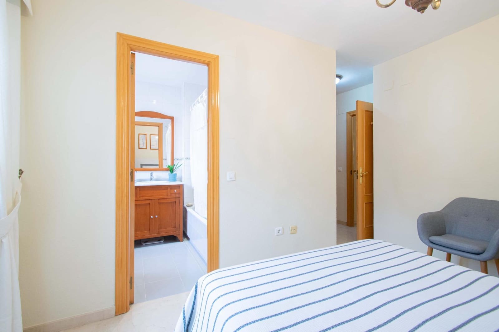 4 bedroom Semi-detached Villa for sale in Mairena del Aljarafe - € 335,000 (Ref: 9773145)