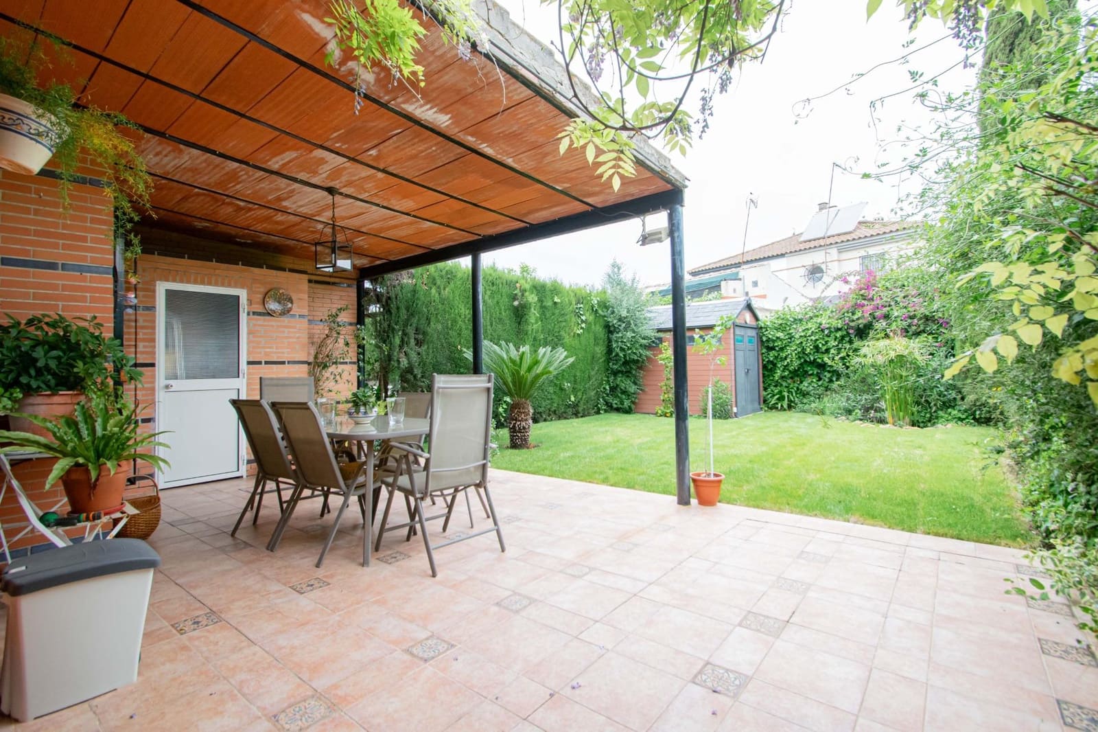 4 bedroom Semi-detached Villa for sale in Mairena del Aljarafe - € 335,000 (Ref: 9773145)