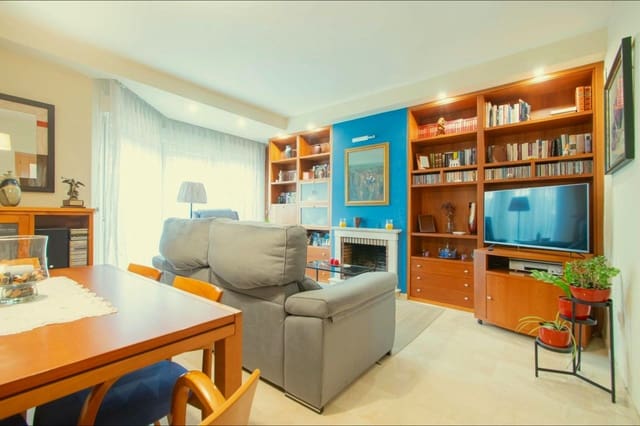 Pareado de 4 habitaciones en Mairena del Aljarafe en venta - 335.000 € (Ref: 9773145)