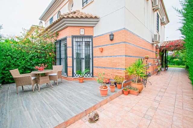 Pareado de 4 habitaciones en Mairena del Aljarafe en venta - 335.000 € (Ref: 9773145)