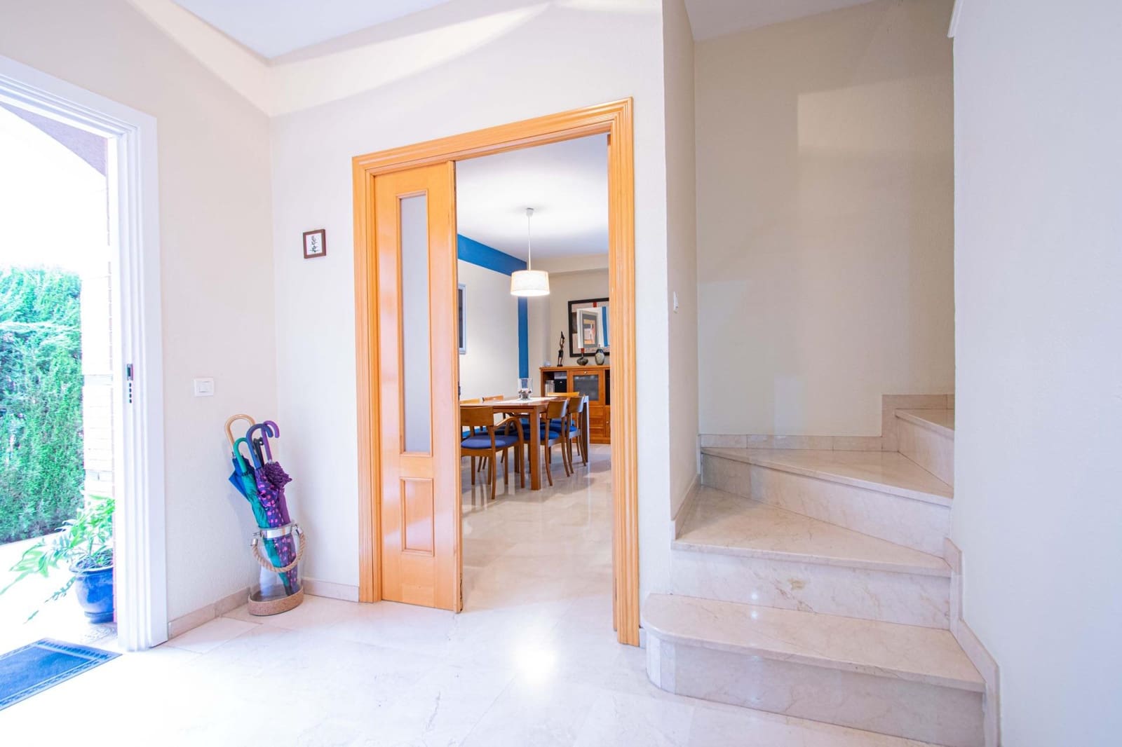 4 bedroom Semi-detached Villa for sale in Mairena del Aljarafe - € 335,000 (Ref: 9773145)