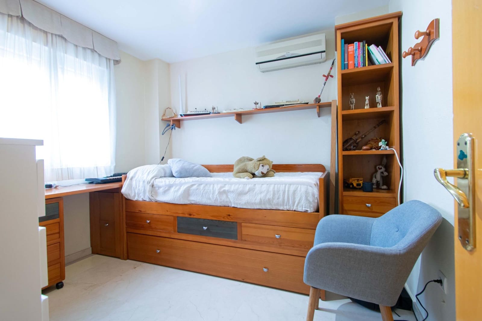 4 bedroom Semi-detached Villa for sale in Mairena del Aljarafe - € 335,000 (Ref: 9773145)