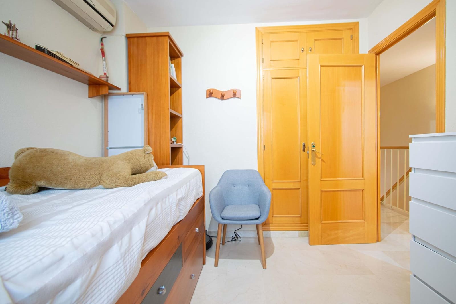 4 bedroom Semi-detached Villa for sale in Mairena del Aljarafe - € 335,000 (Ref: 9773145)