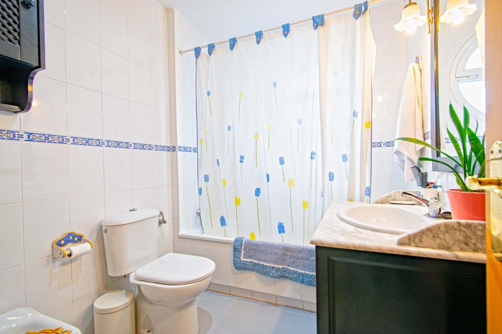 4 bedroom Semi-detached Villa for sale in Mairena del Aljarafe - € 335,000 (Ref: 9773145)