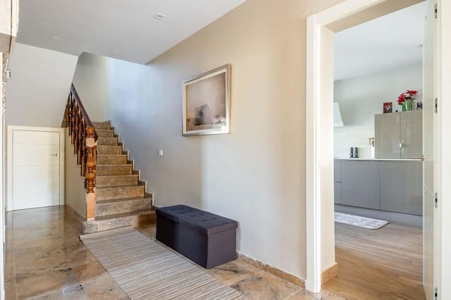 5 soverom Villa til salgs i Montequinto, Dos Hermanas med svømmebasseng - € 995 000 (Ref: 9778246)