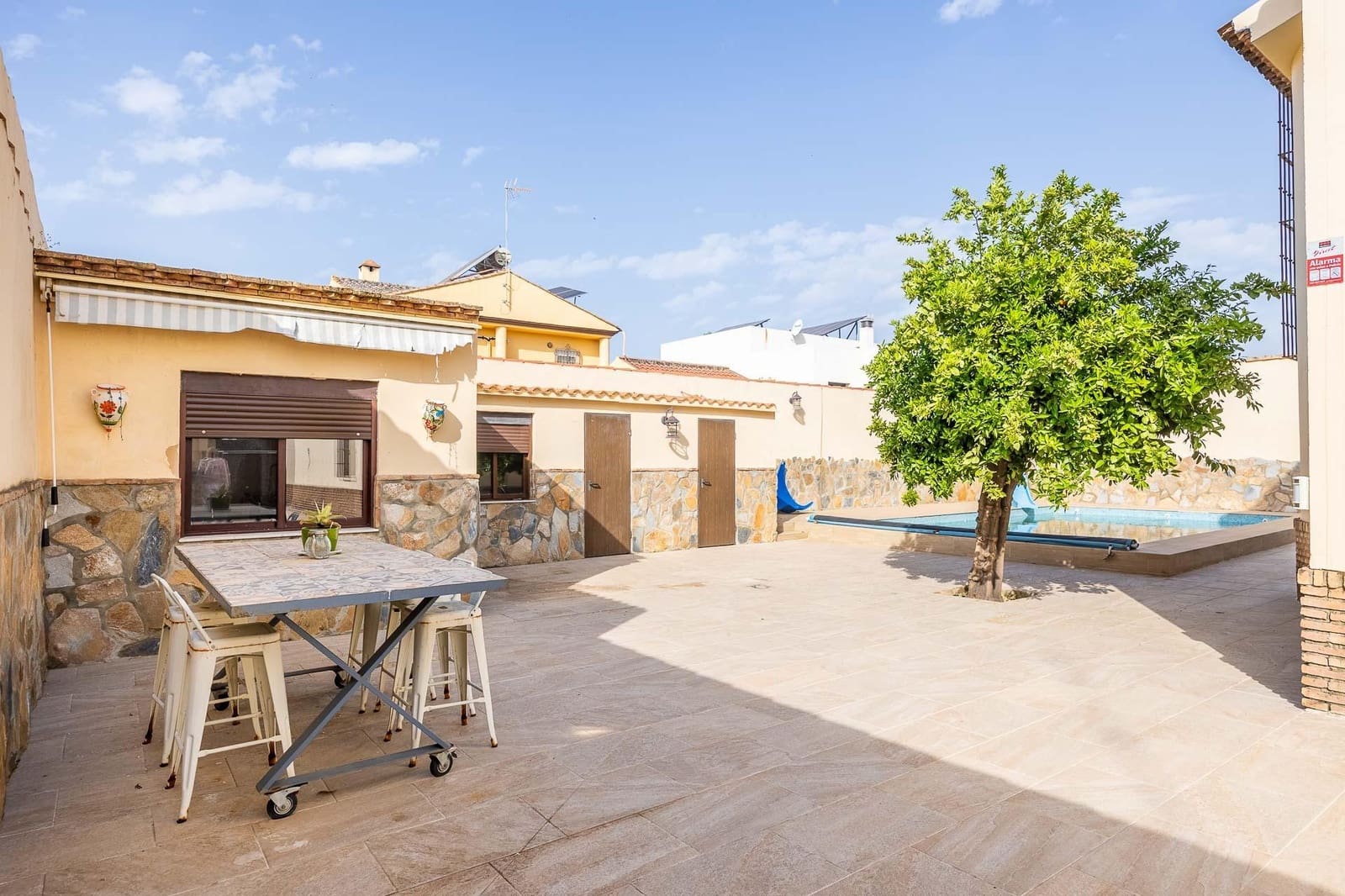 5 bedroom Villa for sale in Montequinto with pool - € 995,000 (Ref: 9778246)